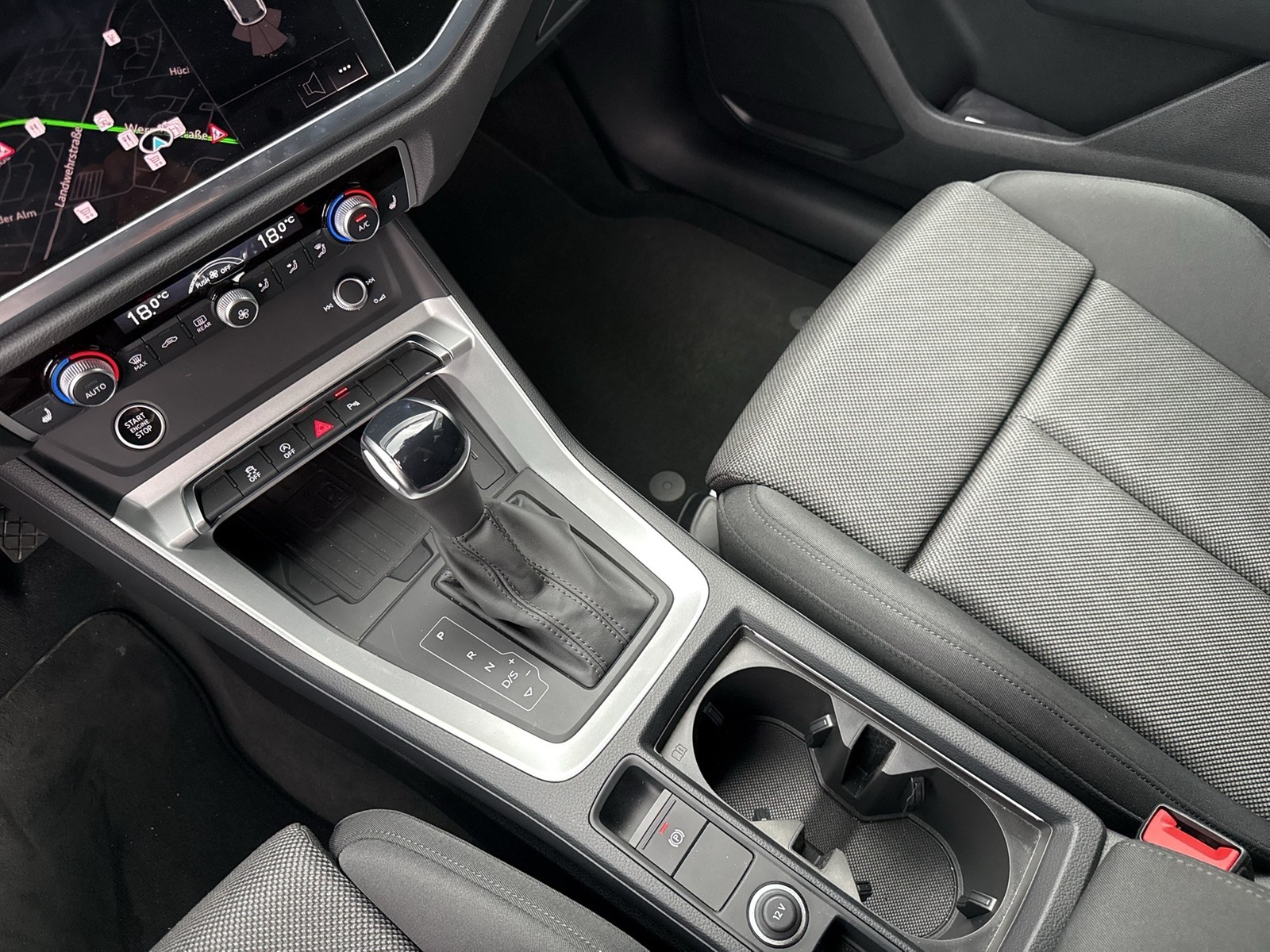 Audi Q3 40 quattro advanced AHK ACC LM19 EKLAPPE NAVI+