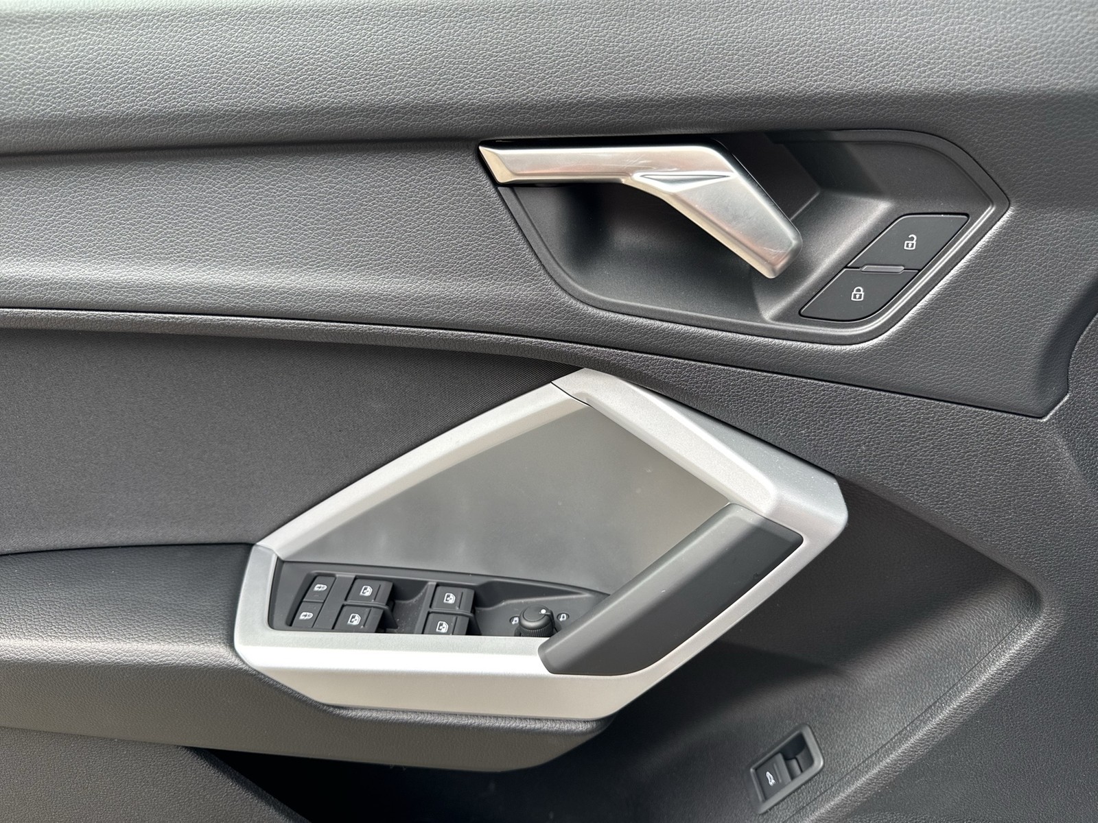 Audi Q3 40 quattro advanced AHK ACC LM19 EKLAPPE NAVI+