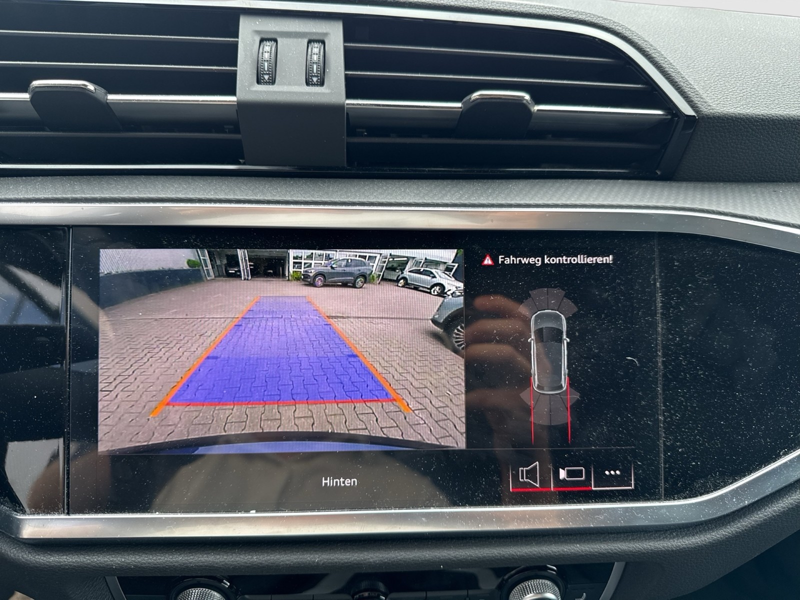 Audi Q3 45 quattro advanced BLACKPAK AHK CAM ACC LM20