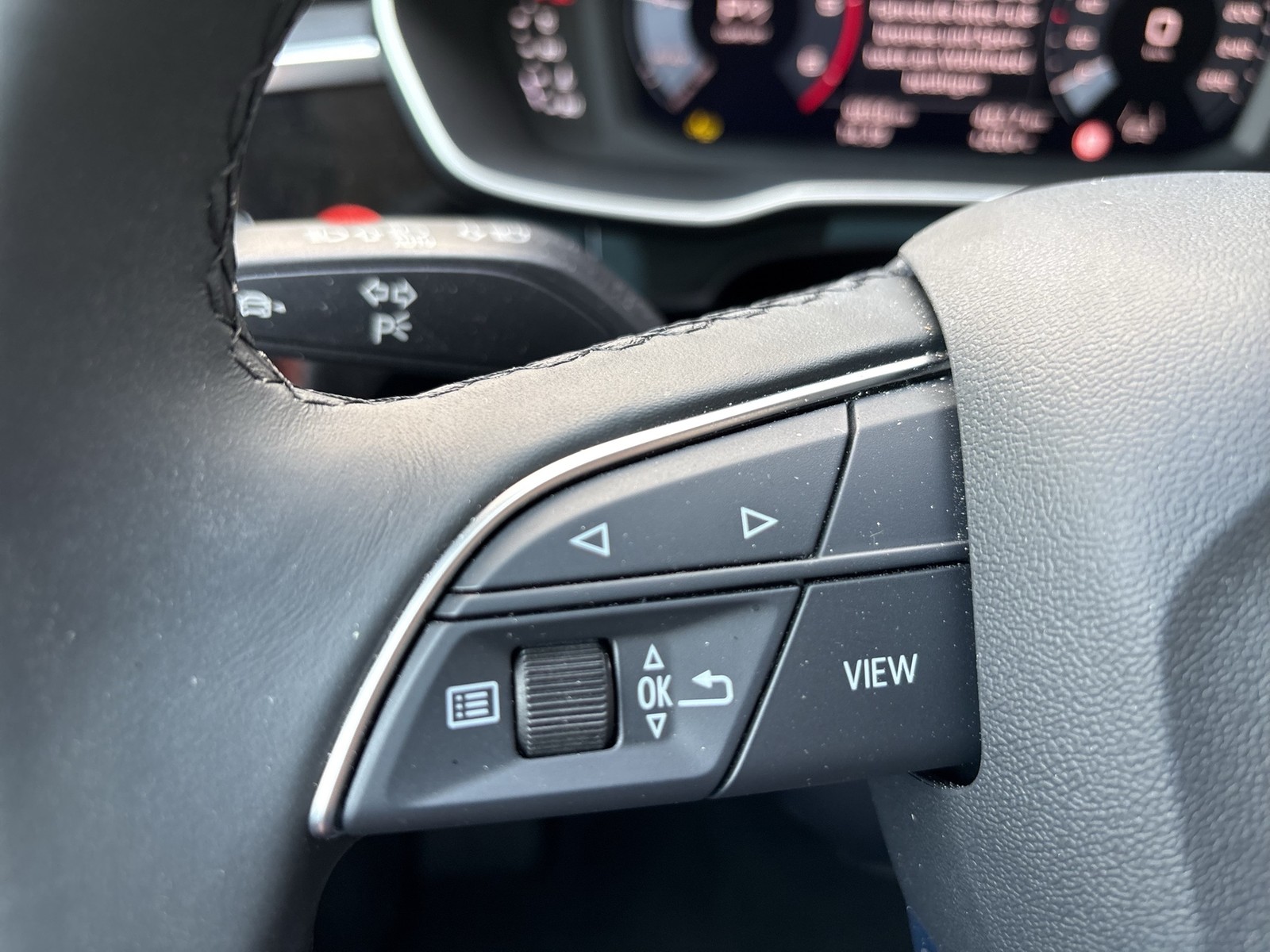 Audi Q3 40 quattro advanced PANO AHK CAM ACC LM20