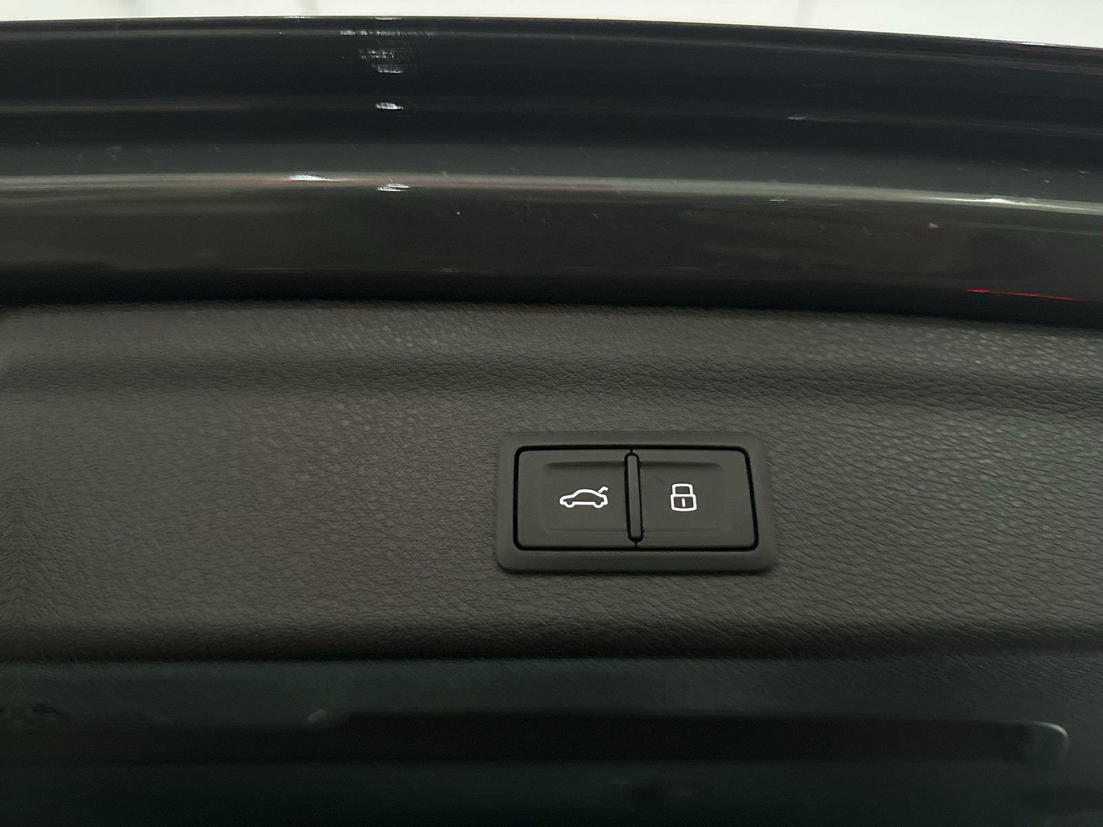 Audi Q3 40 quattro advanced PANO AHK CAM ACC LM20