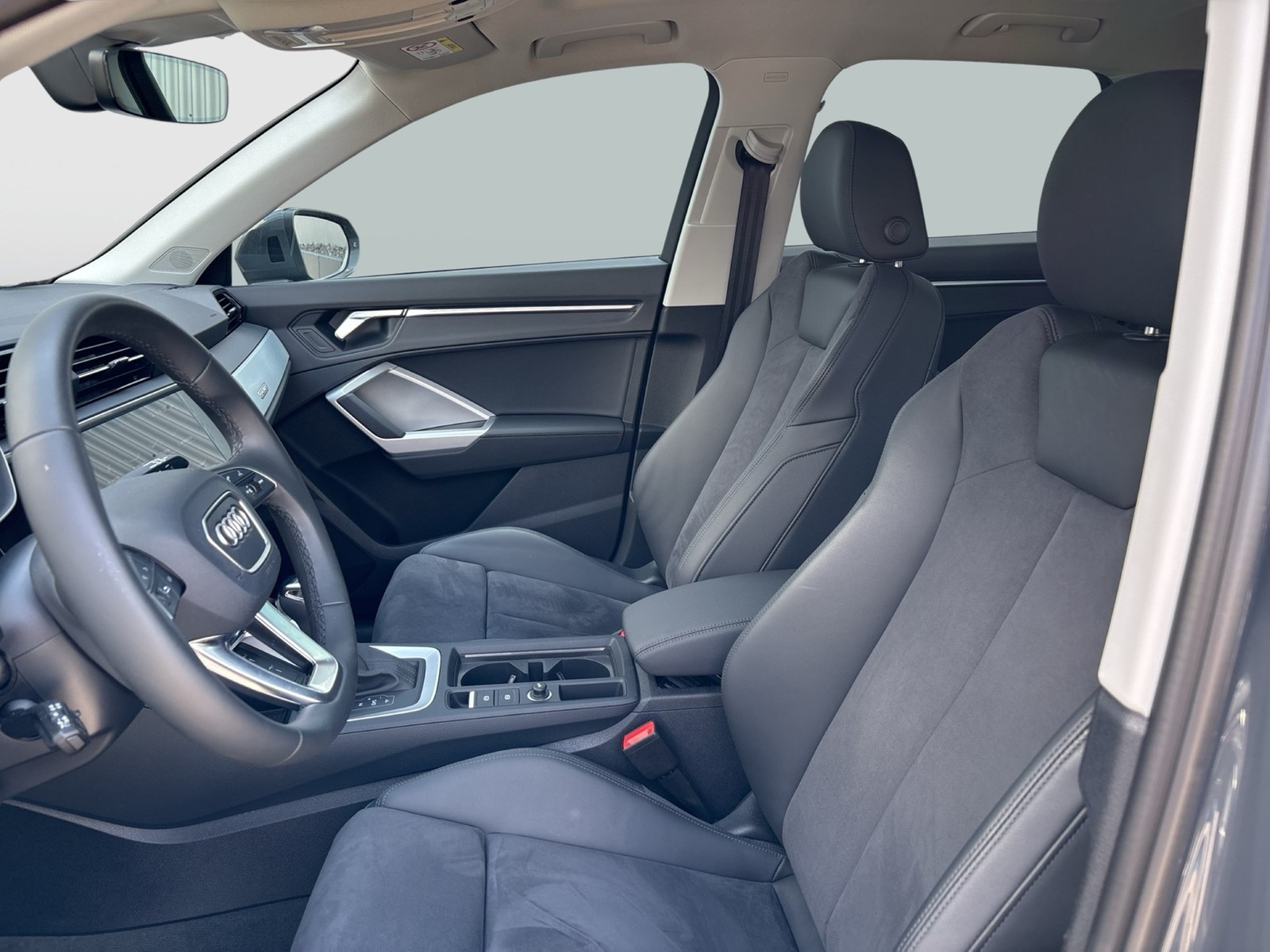 Audi Q3 40 quattro advanced PANO AHK CAM ACC LM20