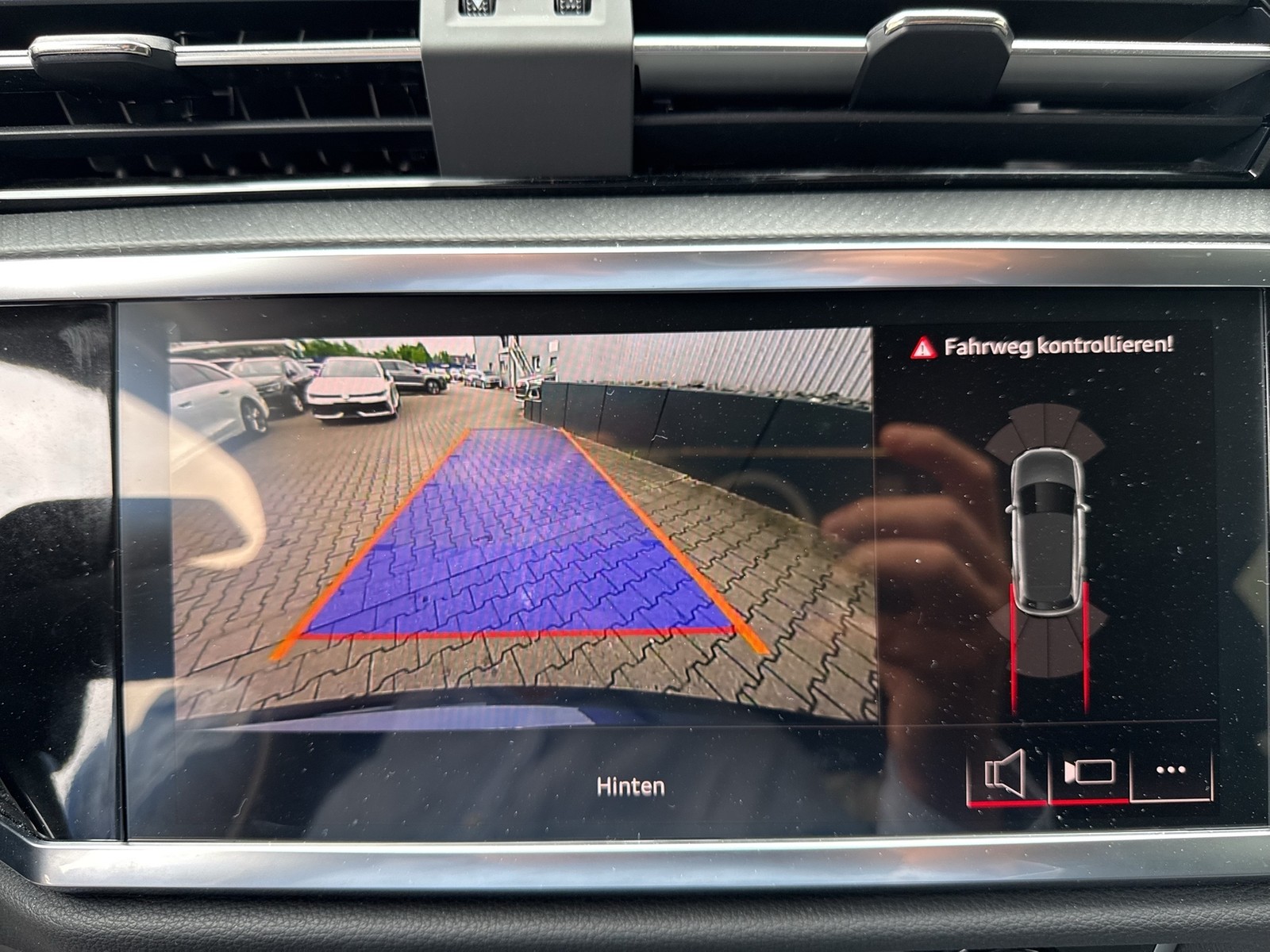 Audi Q3 40 quattro advanced AHK CAM ACC LM20 MATRIX