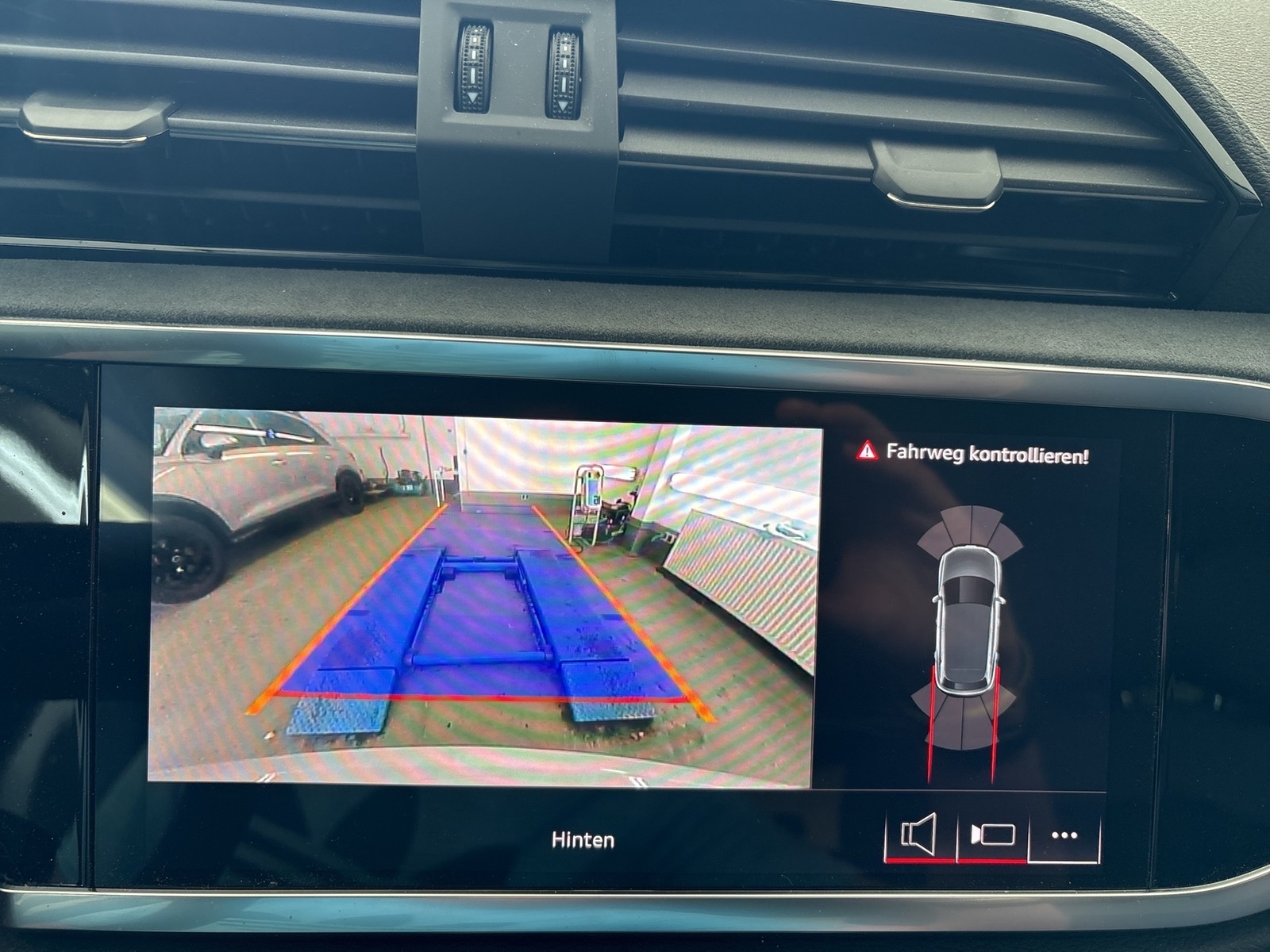 Audi Q3 45 quattro S LINE BLACKPAK AHK CAM ACC LM19