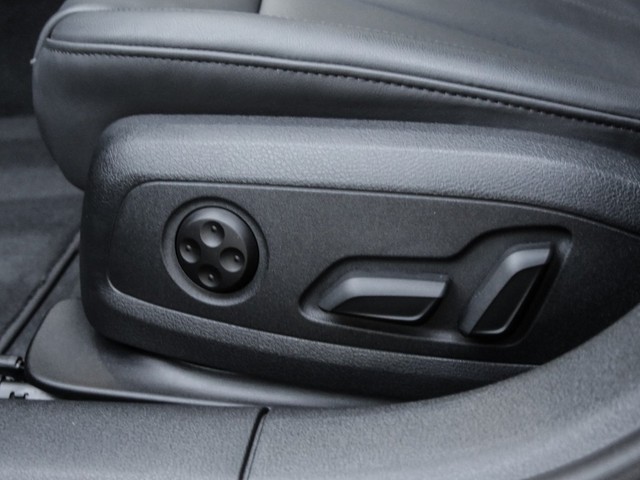 Audi A4 Avant 40 quattro S LINE BLACKPAK CAM ACC LM18