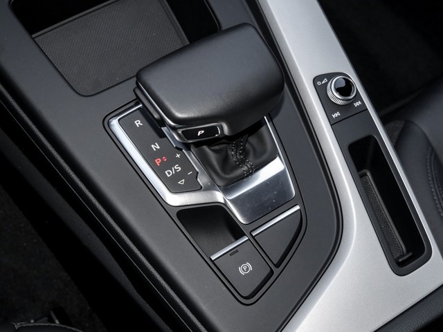 Audi A4 Avant 40 quattro S LINE BLACKPAK CAM ACC LM18