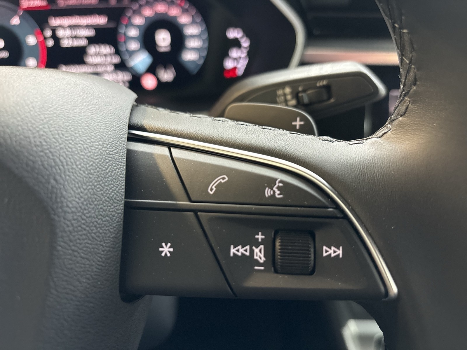 Audi Q3 40 quattro AHK ACC LM19 E-KLAPPE NAVI+ SITZHZ