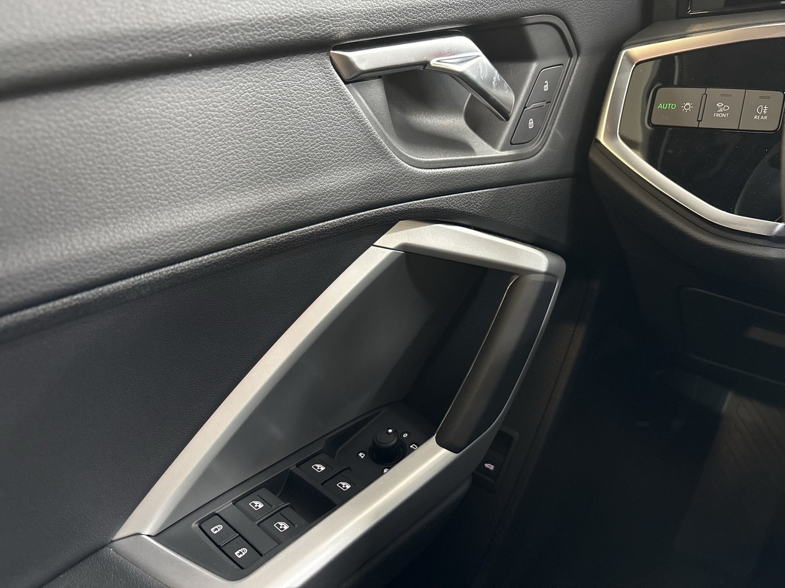 Audi Q3 40 quattro AHK ACC LM19 E-KLAPPE NAVI+ SITZHZ