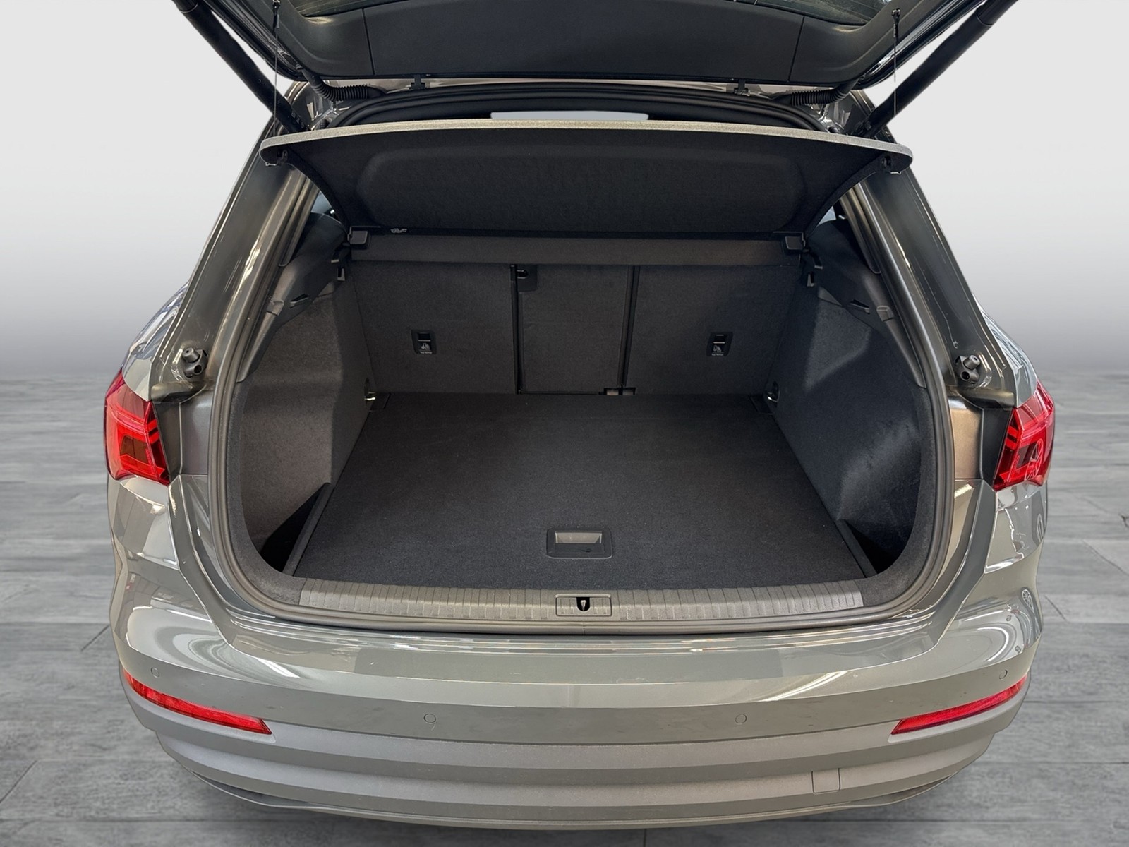 Audi Q3 40 quattro AHK ACC LM19 E-KLAPPE NAVI+ SITZHZ
