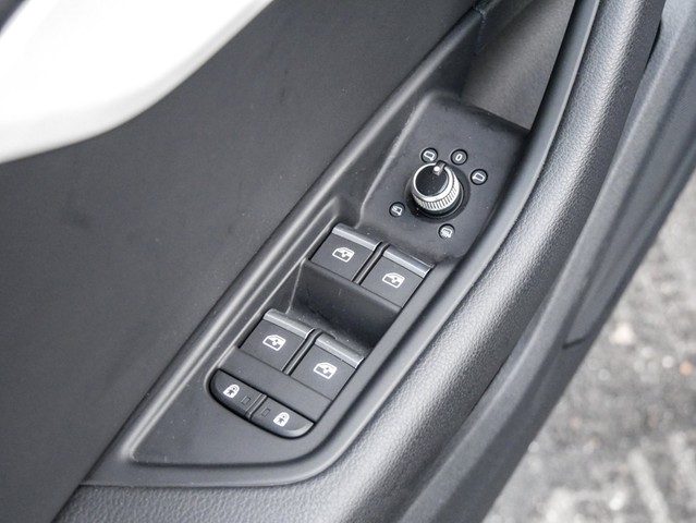 Audi A4 30 S LINE BLACKPAK NAVI+ LM17 CARPLAY SITZHZ.