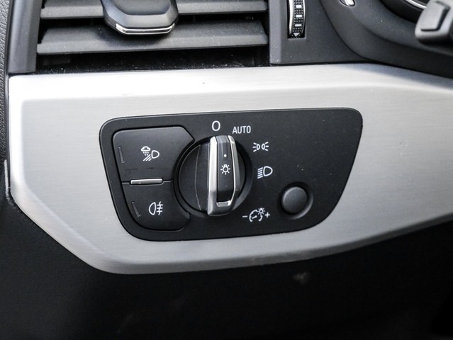 Audi A4 30 S LINE BLACKPAK NAVI+ LM17 CARPLAY SITZHZ.