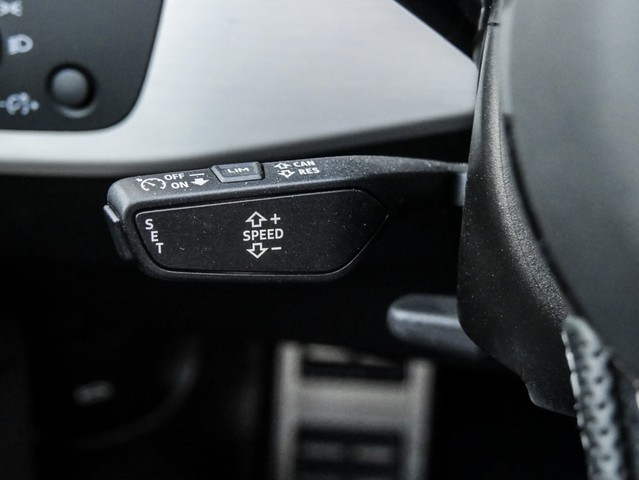Audi A4 30 S LINE BLACKPAK NAVI+ LM17 CARPLAY SITZHZ.