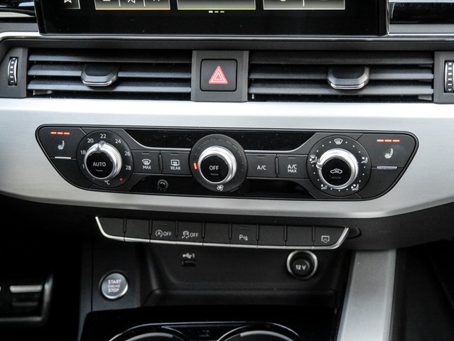 Audi A4 30 S LINE BLACKPAK NAVI+ LM17 CARPLAY SITZHZ.