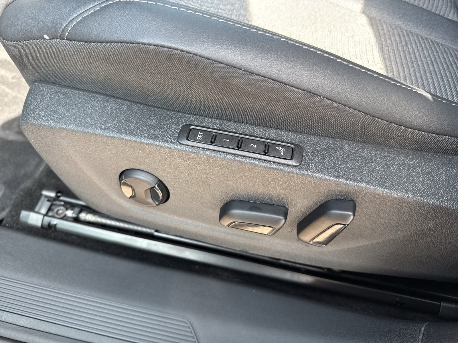 Skoda Enyaq Coupé 85 LOFT WÄRMEPUMPE PANO AHK CAM LM20