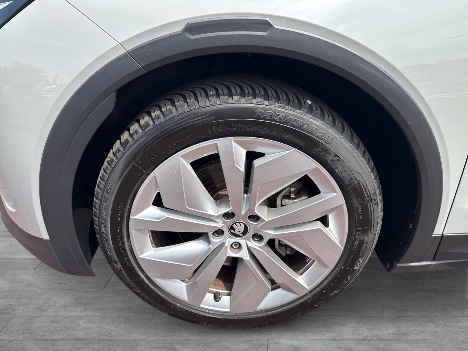 Skoda Elroq 85 LOFT WÄRMEPUMPE AHK CAM ACC LM20 MATRIX