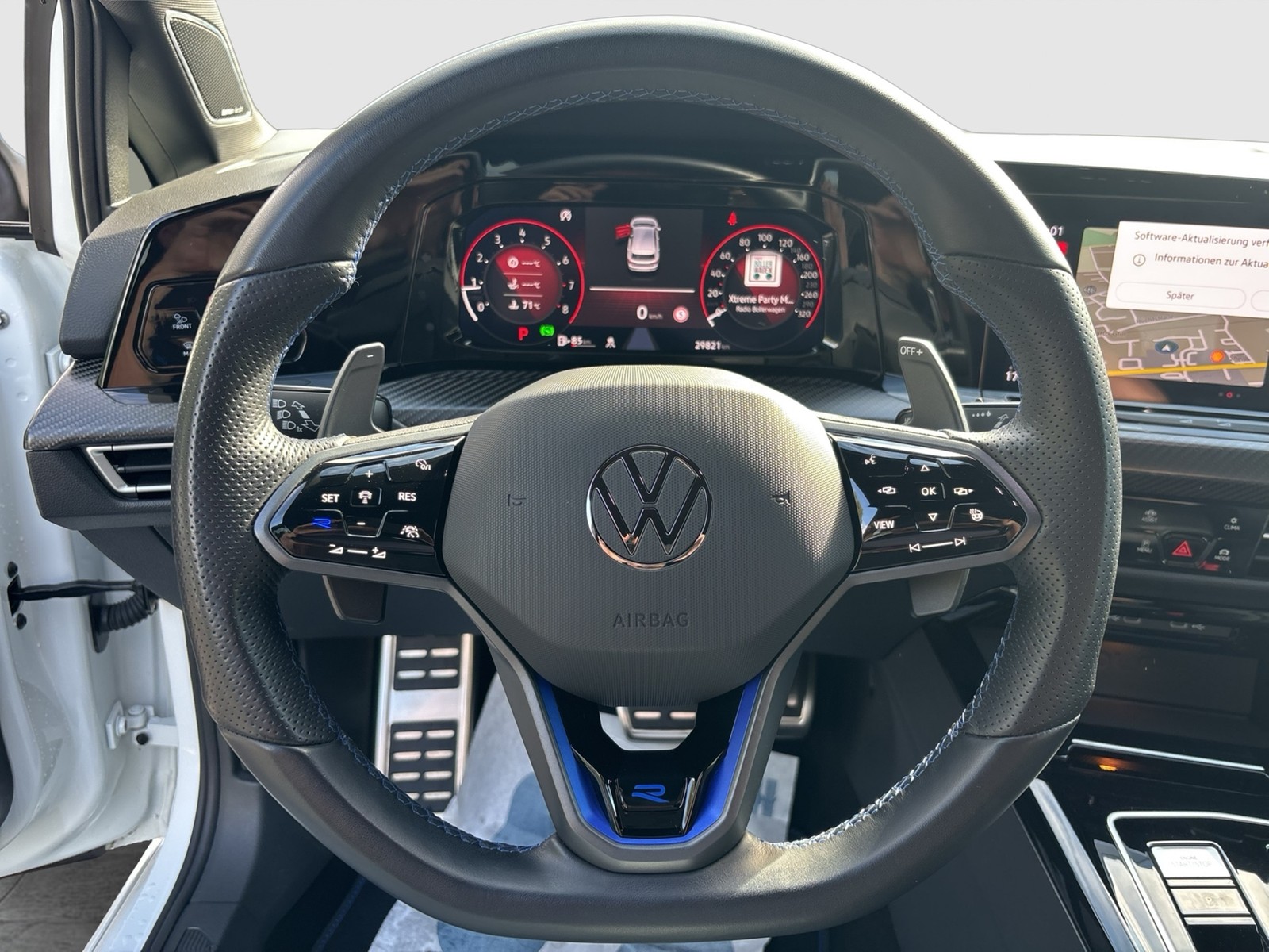 Volkswagen Golf VIII2.0 R 20 YEARS 4X4 AKRAPOVIC LEDER LM19