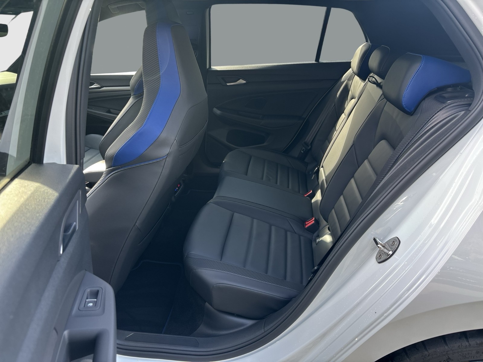 Volkswagen Golf VIII2.0 R 20 YEARS 4X4 AKRAPOVIC LEDER LM19