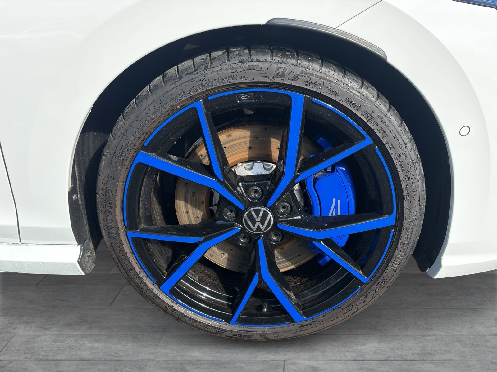 Volkswagen Golf VIII2.0 R 20 YEARS 4X4 AKRAPOVIC LEDER LM19