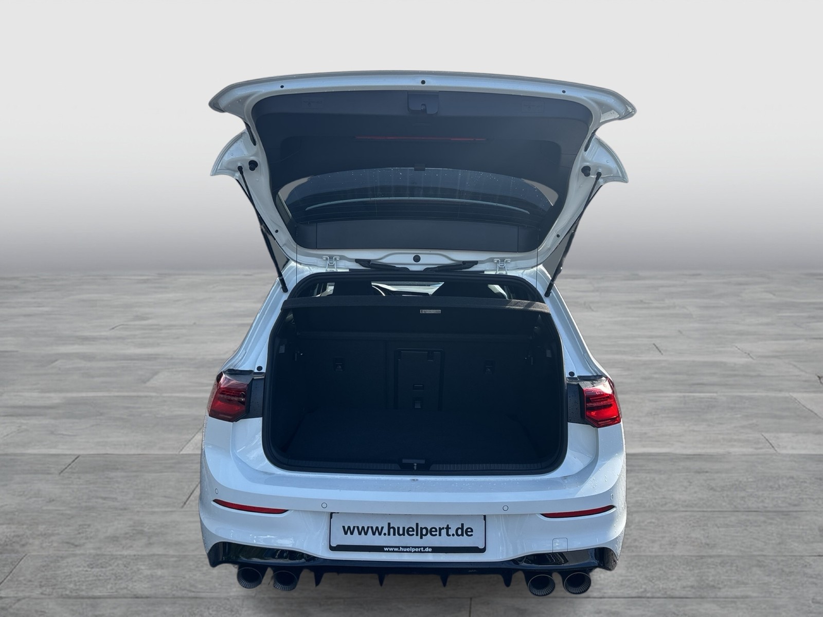 Volkswagen Golf VIII2.0 R 20 YEARS 4X4 AKRAPOVIC LEDER LM19