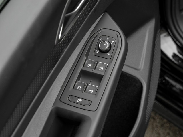 Volkswagen Golf 2.0 R-LINE STANDHZ. CAM ACC NAVI LM17