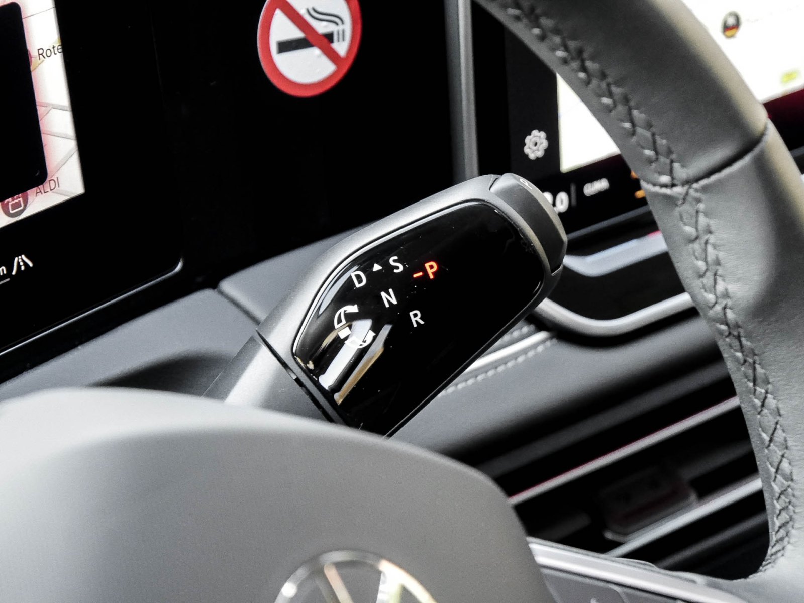 Volkswagen Tiguan 2.0 ELEGANCE NEUESMODELL AHK 360°CAM LM18