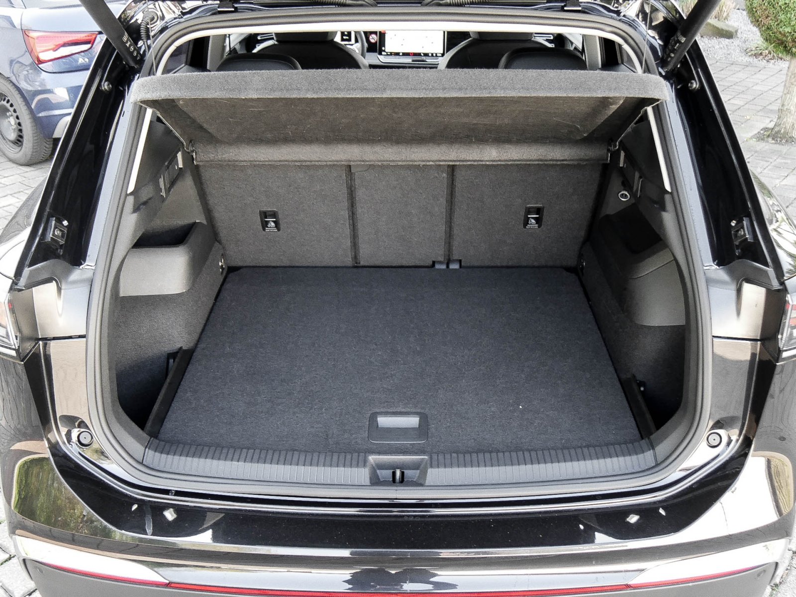 Volkswagen Tiguan 2.0 ELEGANCE NEUESMODELL AHK 360°CAM LM18