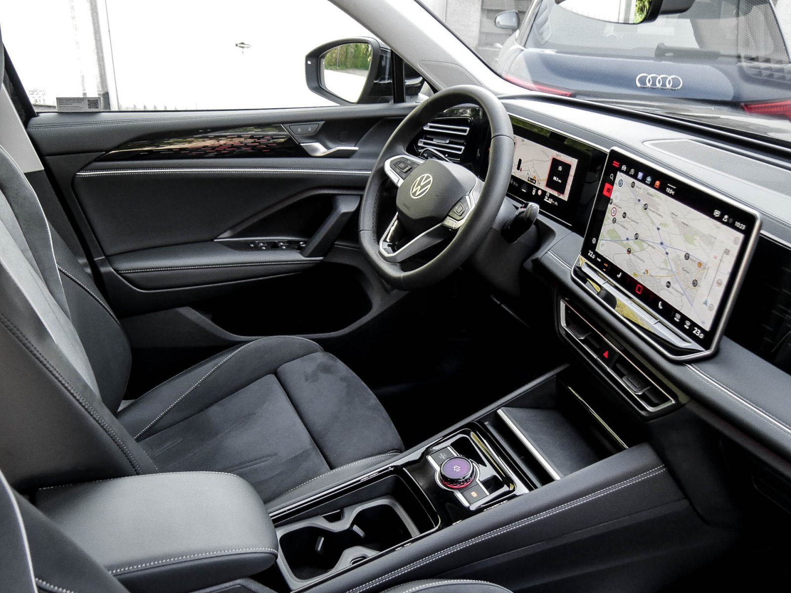 Volkswagen Tiguan 2.0 ELEGANCE NEUESMODELL AHK 360°CAM LM18