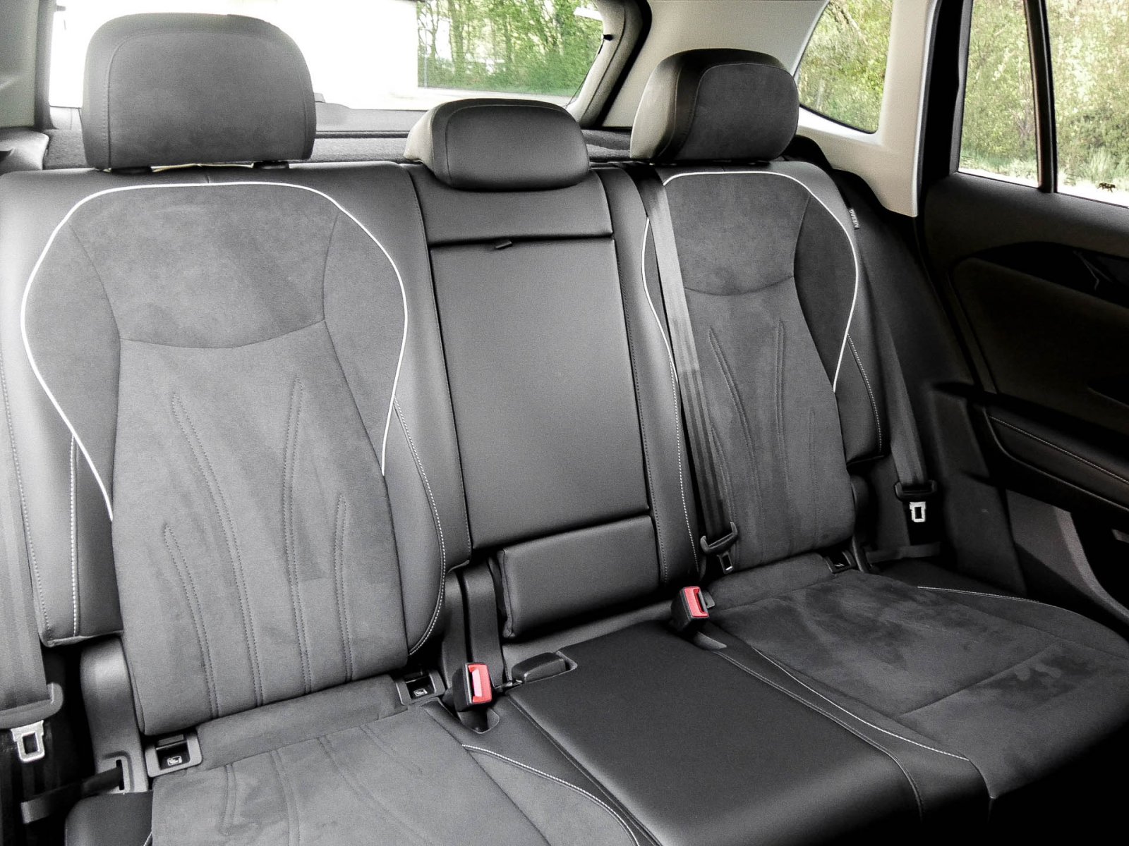 Volkswagen Tiguan 2.0 ELEGANCE NEUESMODELL AHK 360°CAM LM18