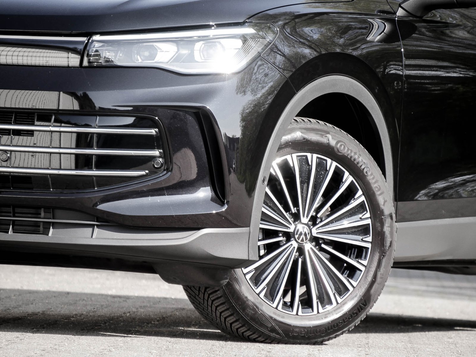Volkswagen Tiguan 2.0 ELEGANCE NEUESMODELL AHK 360°CAM LM18