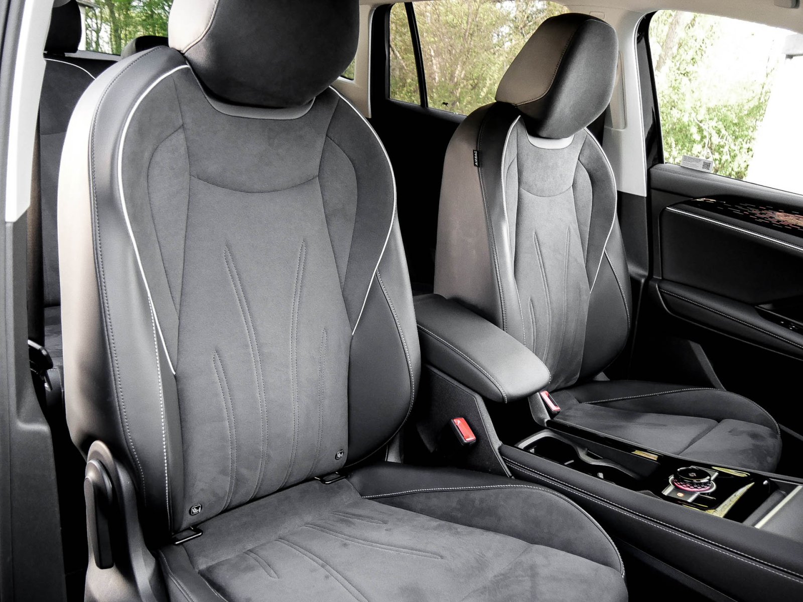 Volkswagen Tiguan 2.0 ELEGANCE NEUESMODELL AHK 360°CAM LM18
