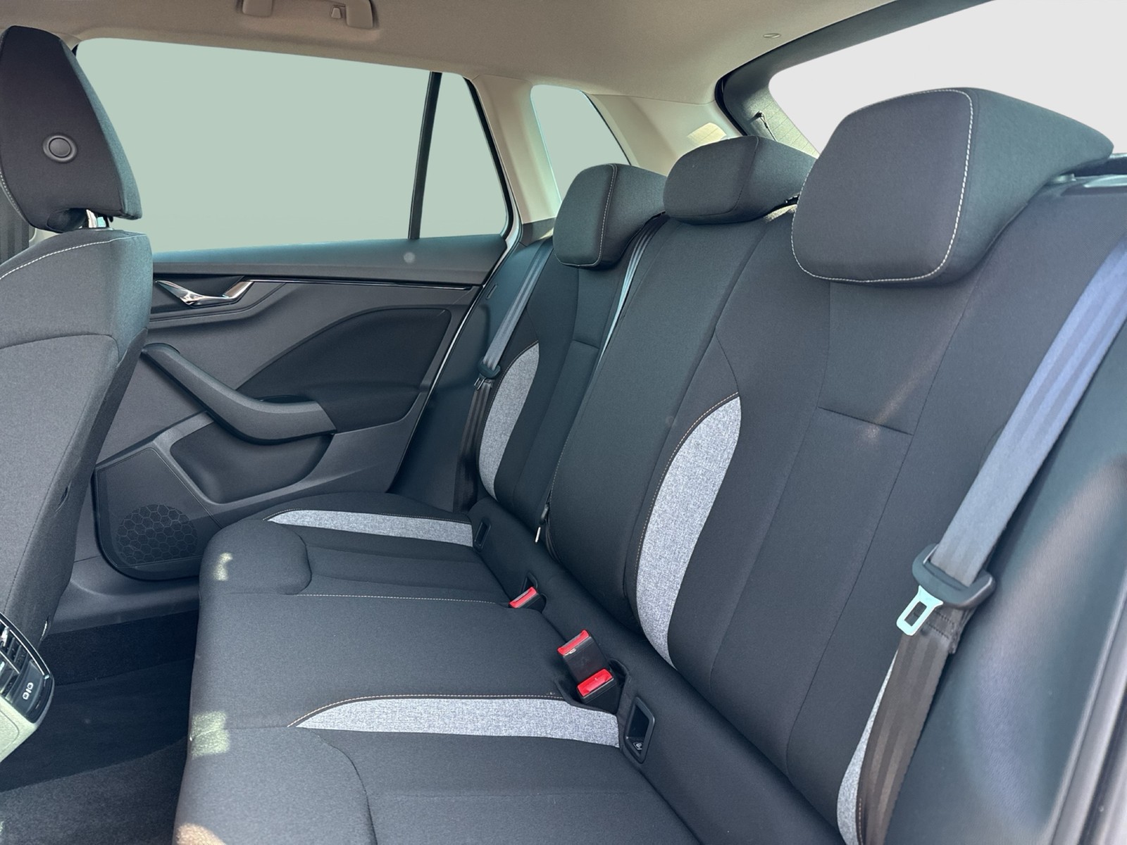 Skoda Kamiq 1.0 TOUR BLACKPACKAGE CAM NAVI MATRIX