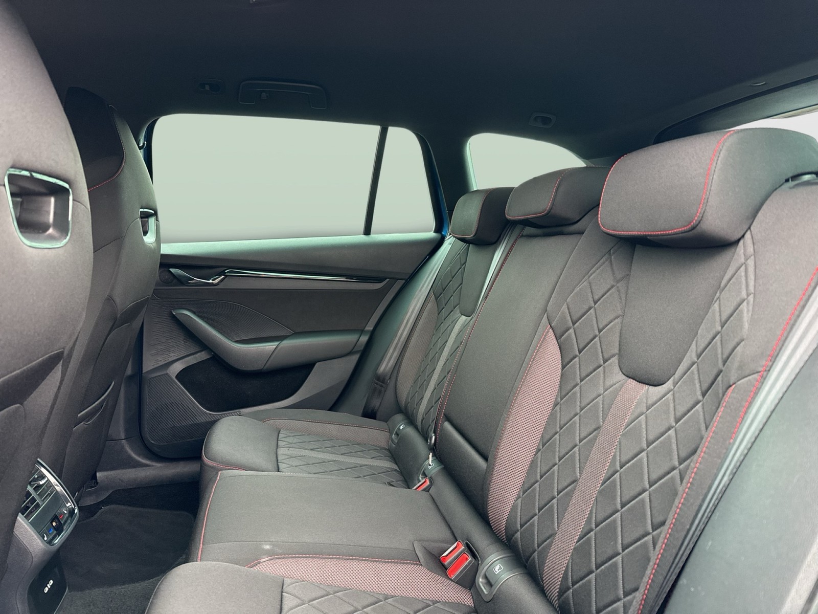 Skoda Octavia Combi 2.0 RS AHK CAM ACC HEAD-UP MATRIX