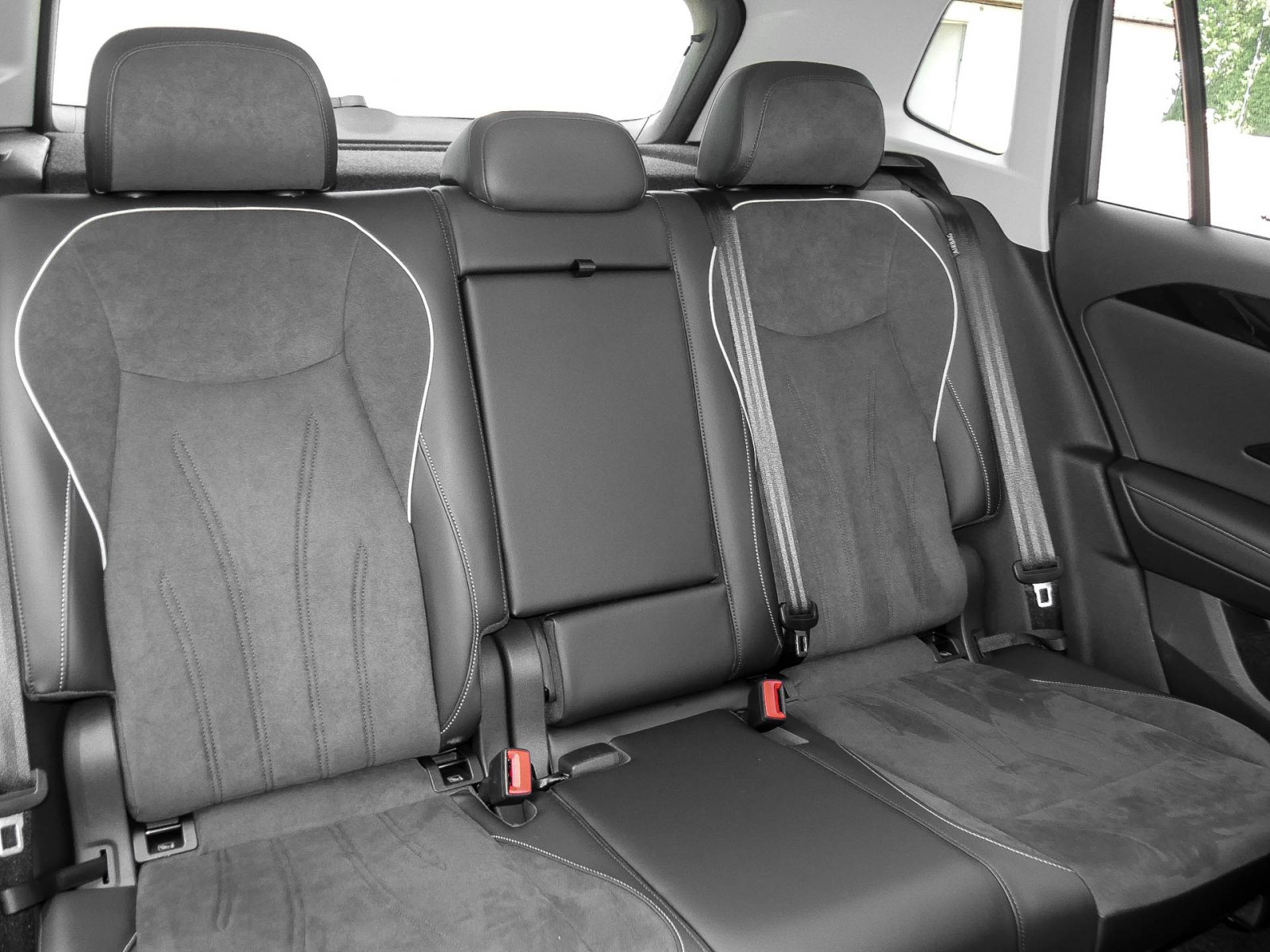 Volkswagen Tiguan 2.0 ELEGANCE NEUESMODELL AHK 360°CAM LM18