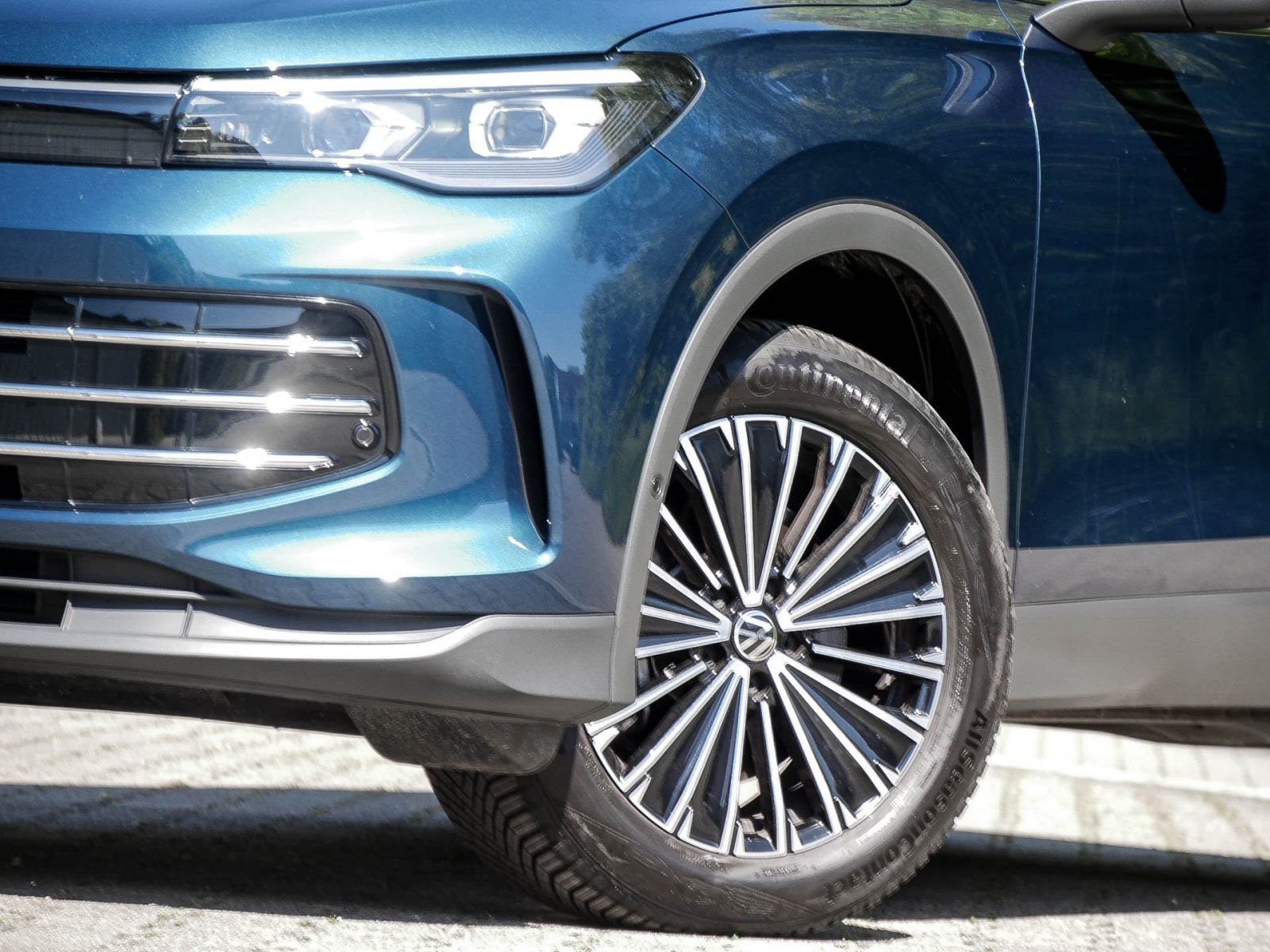 Volkswagen Tiguan 2.0 ELEGANCE NEUESMODELL AHK 360°CAM LM18