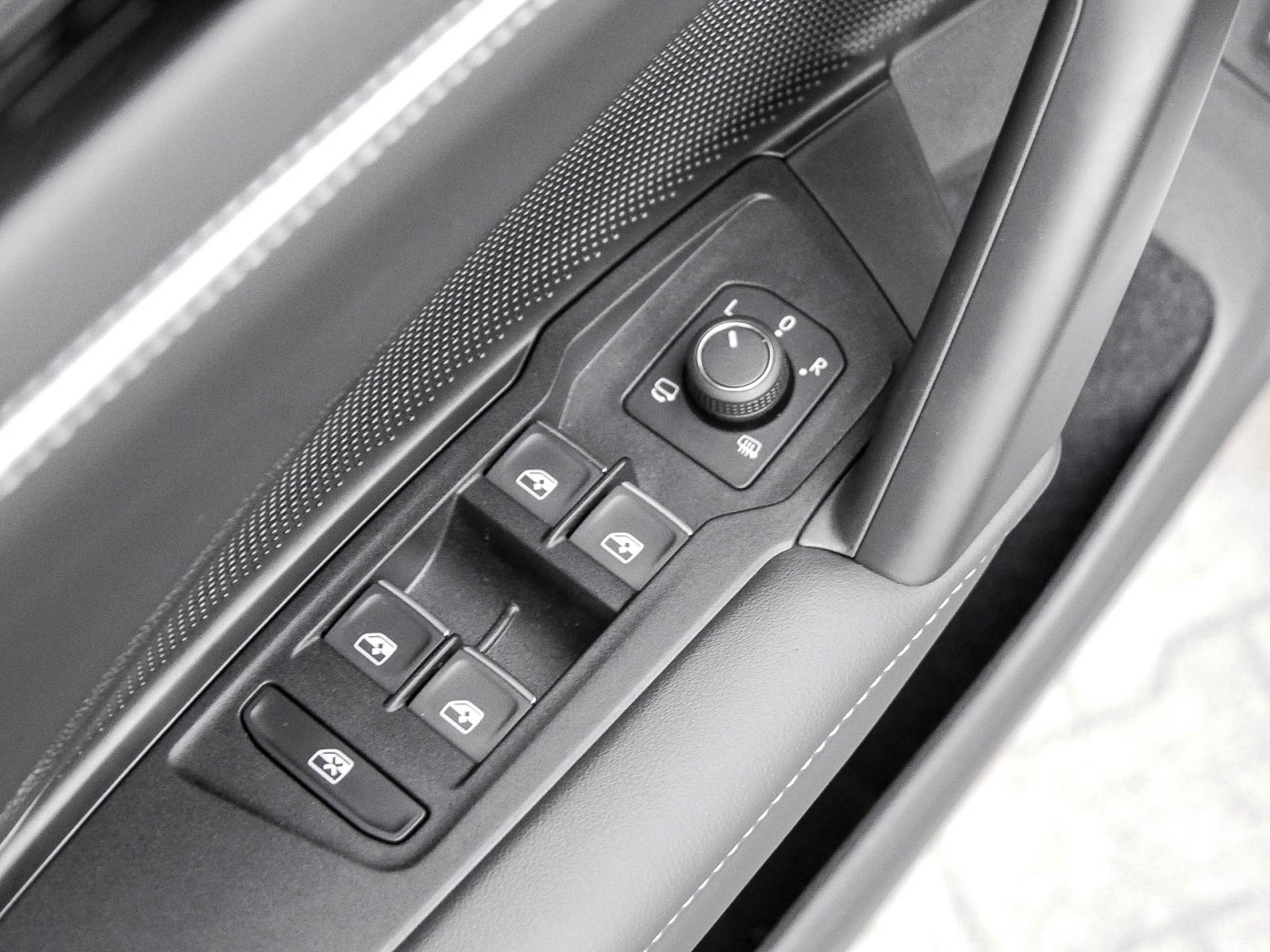 Volkswagen Tiguan 2.0 ELEGANCE NEUESMODELL AHK ACC LM18 NAVI