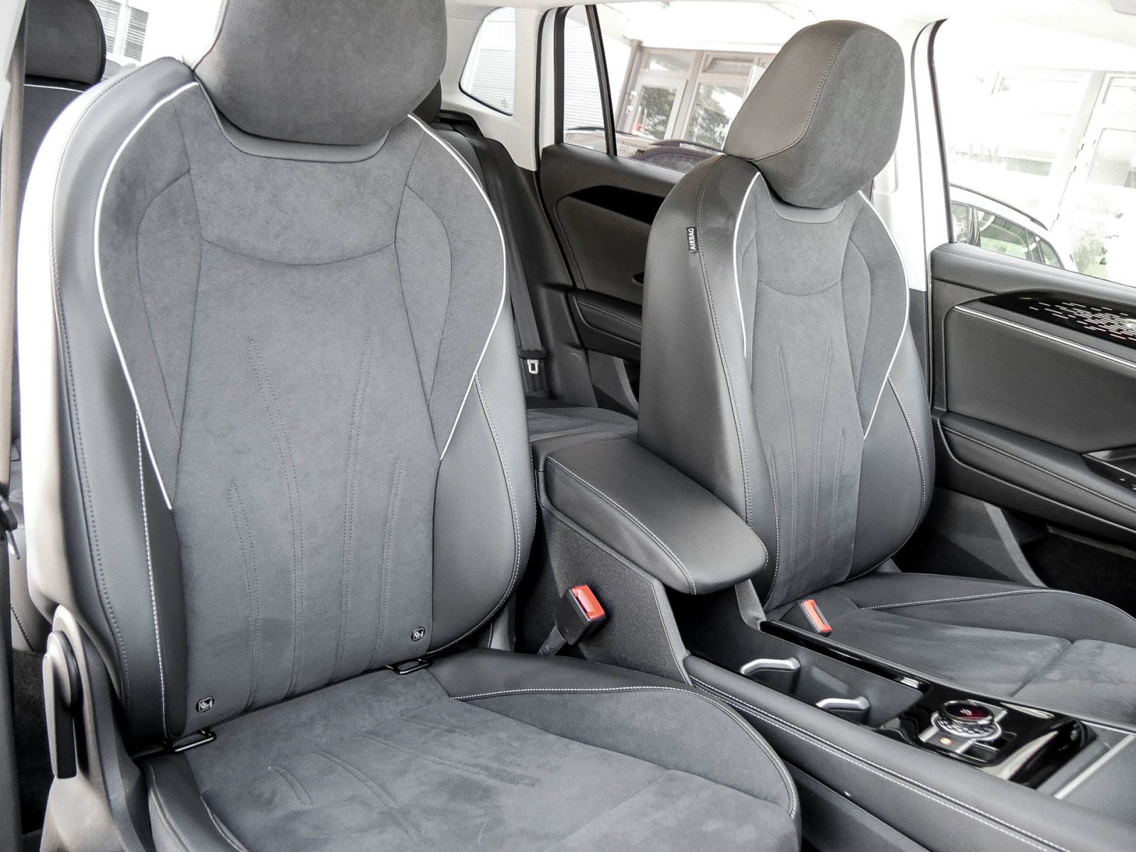 Volkswagen Tiguan 2.0 ELEGANCE NEUESMODELL AHK ACC LM18 NAVI
