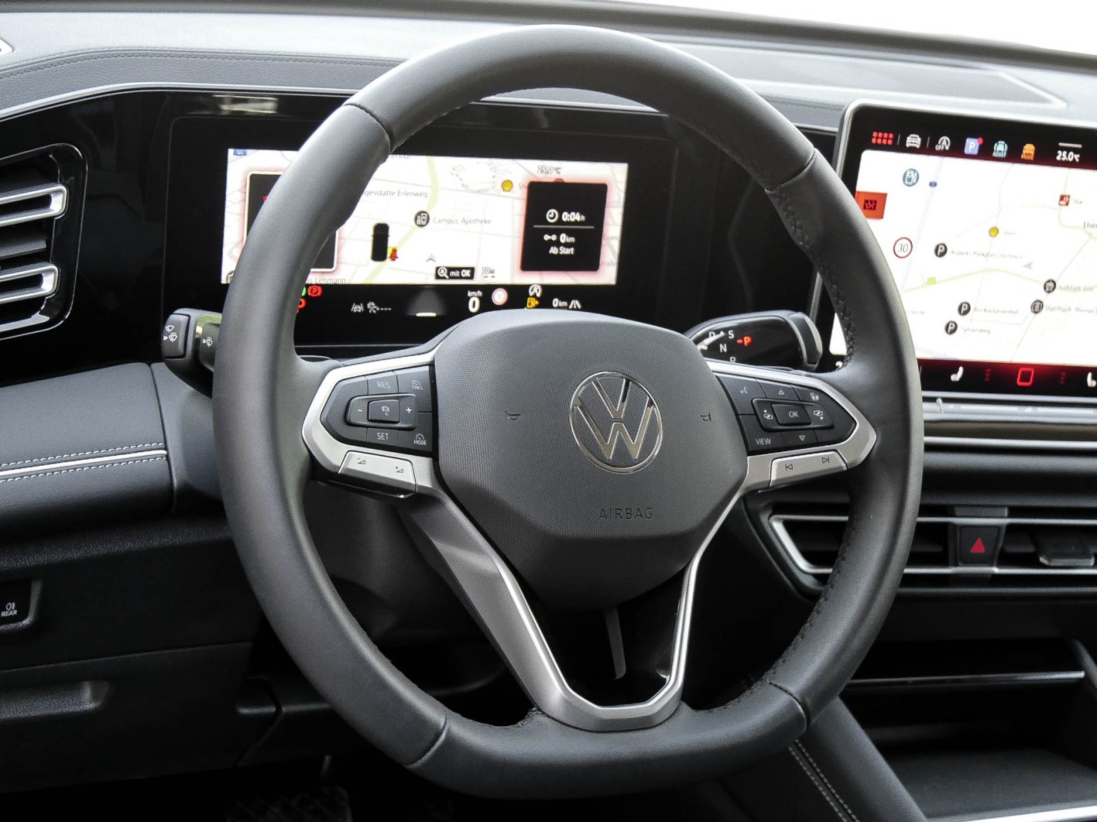 Volkswagen Tiguan 2.0 ELEGANCE NEUESMODELL AHK ACC LM18 NAVI