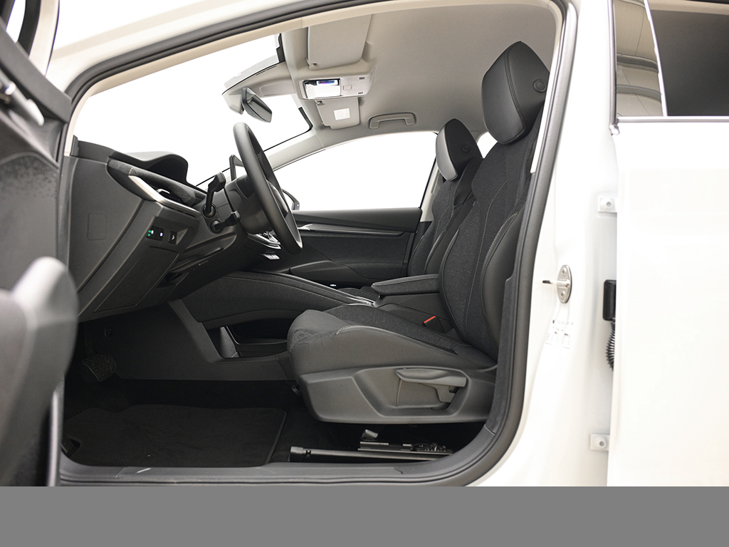 Skoda Elroq 60 AHK NAVI KEYLESS SITZHZG CAM LM19