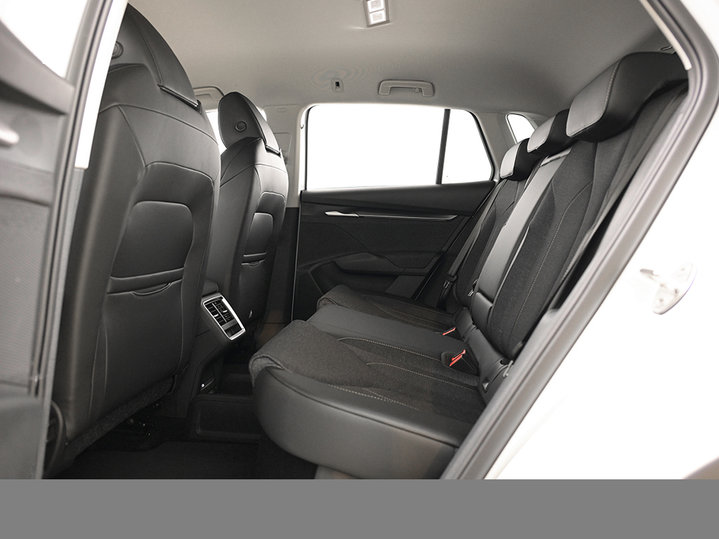 Skoda Elroq 60 AHK NAVI KEYLESS SITZHZG CAM LM19