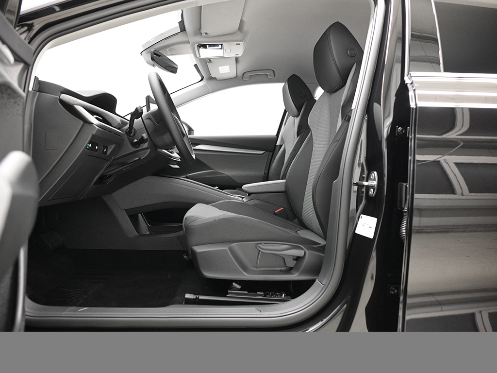 Skoda Enyaq 60 AHK WÄRMEPUMPE eKLAPPE KEYLESS LM19