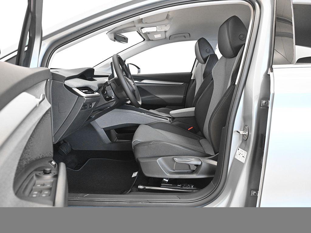 Skoda Enyaq 60 AHK eKLAPPE NAVI SITZHZG