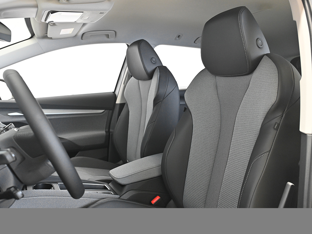 Skoda Enyaq 60 AHK eKLAPPE NAVI SITZHZG