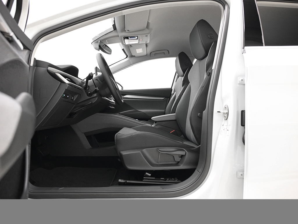 Skoda Enyaq 60 AHK eKLAPPE NAVI SITZHZG