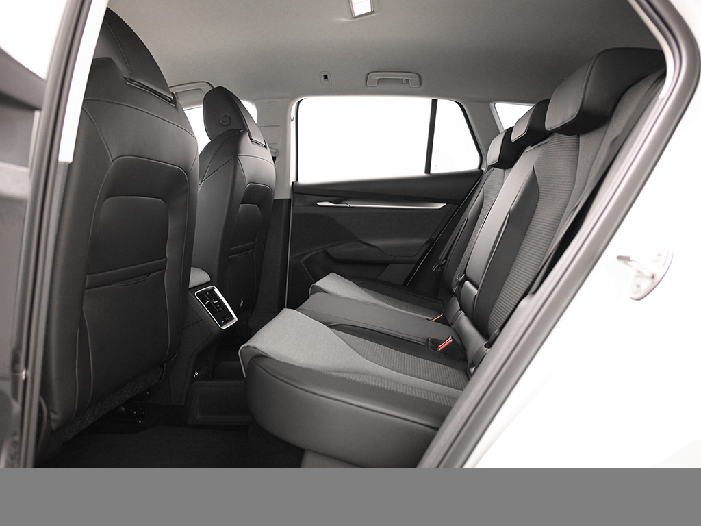 Skoda Enyaq 60 AHK eKLAPPE NAVI SITZHZG