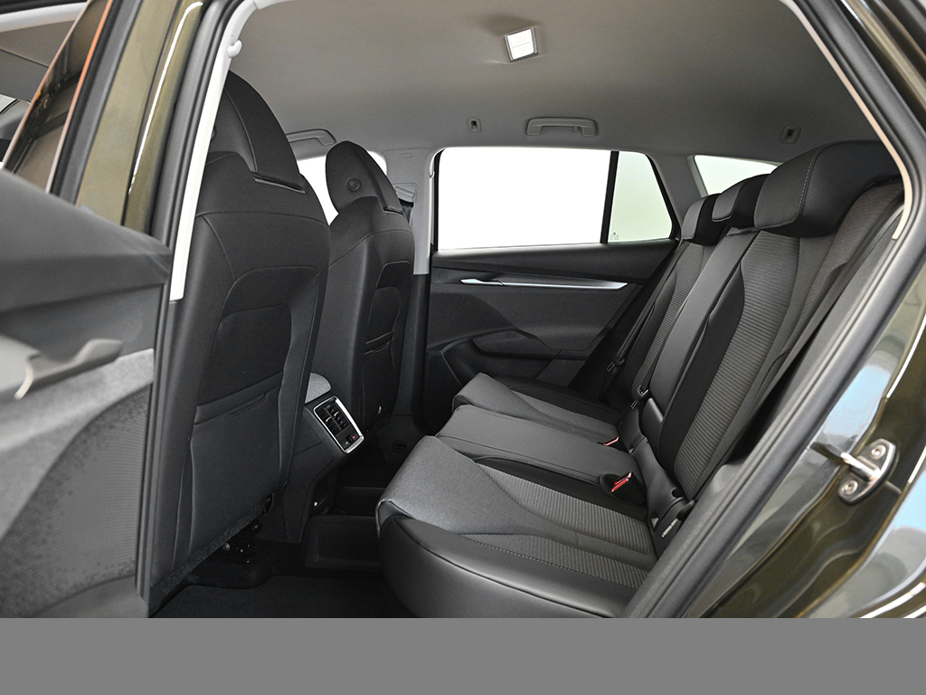 Skoda Enyaq 60 AHK eKLAPPE NAVI SITZHZG