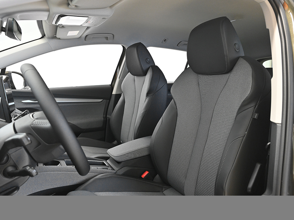 Skoda Enyaq 60 AHK eKLAPPE NAVI SITZHZG