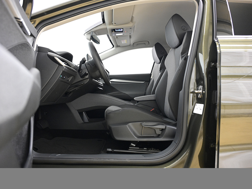 Skoda Enyaq 60 AHK eKLAPPE NAVI SITZHZG