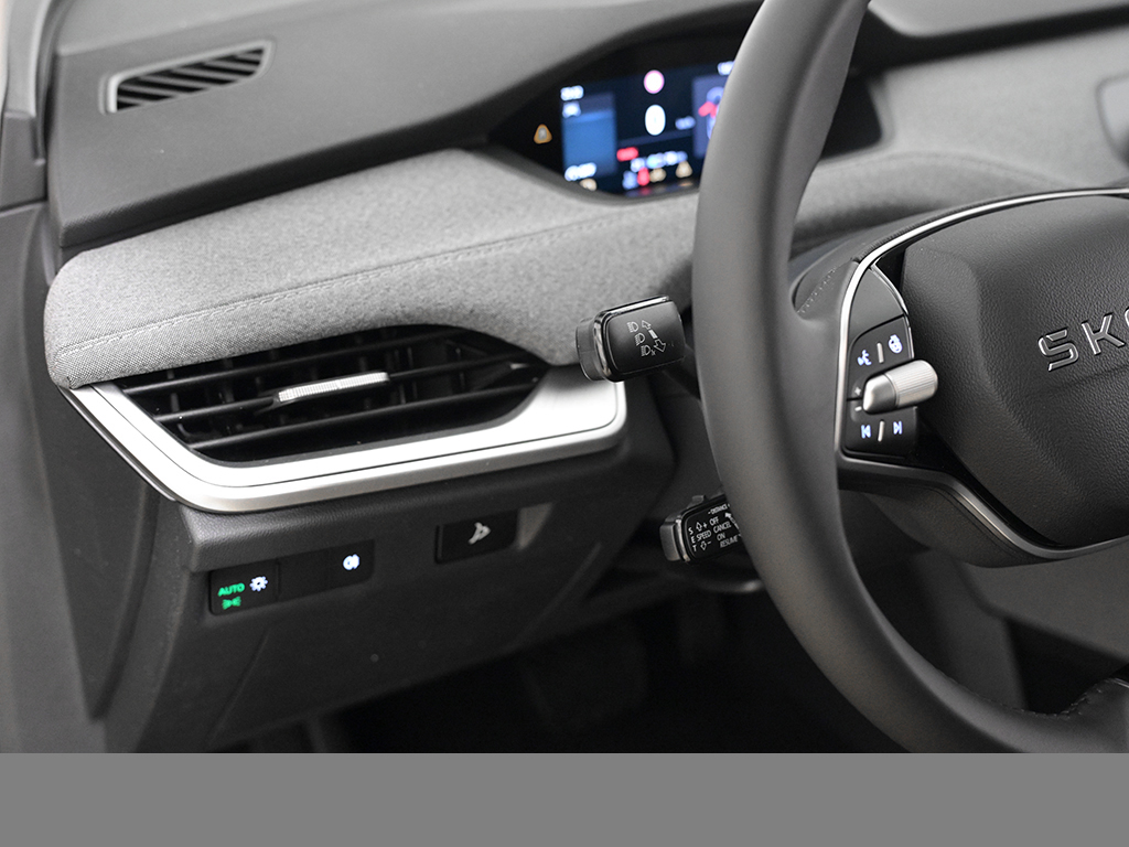 Skoda Enyaq 60 AHK eKLAPPE NAVI SITZHZG