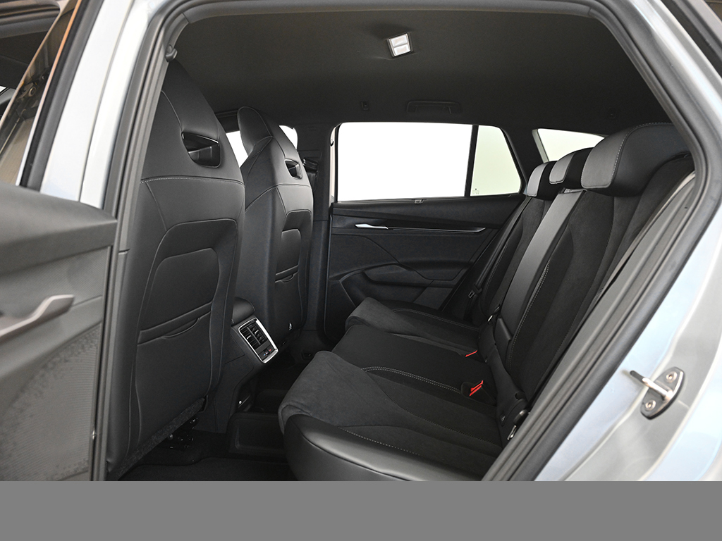 Skoda Enyaq 60 SPORTLINE AHK WÄRMEPUMPE MATRIXLED LM20