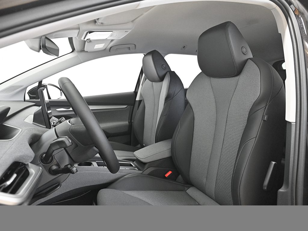 Skoda Enyaq 60 AHK eKLAPPE NAVI SITZHZG